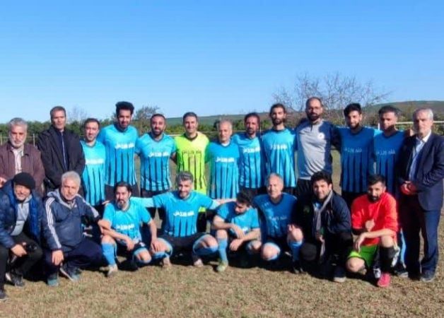 باحضور تیم خبرنگاران و جمعی از ملی پوشان مسابقات چهارجانبه فوتبال “اعیادشعبانیه” در عسلویه برگزار می شود