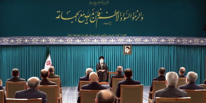 رهبر معظم انقلاب اسلامی:مهمترین توفیق دولت احیاءامید و اعتماد مردم بود