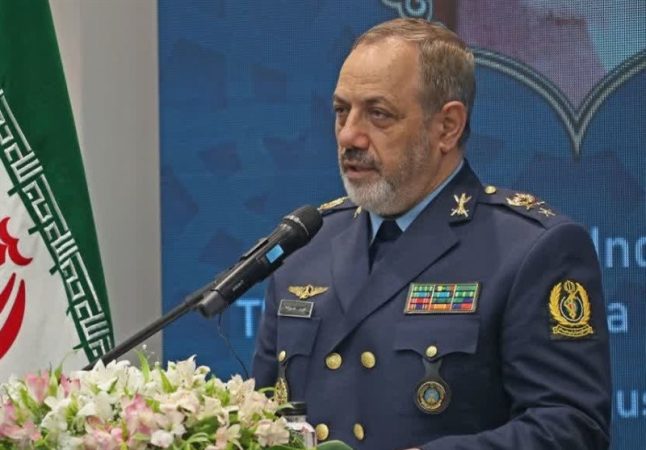 وزیر دفاع: در یک سال اخیر ۵۸۲ قلم تجهیزات را بومی‌سازی کردیم