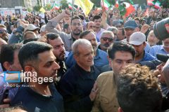 حضور رئیس‌جمهور در تجمع مردمی اعتراض به حمله آمریکا