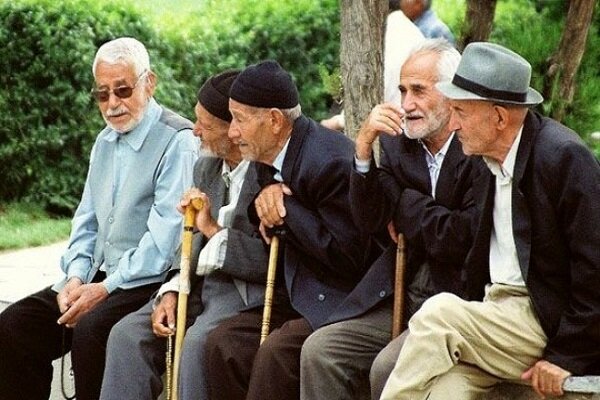 به فکر معیشت حداقل‌بگیران و مستضعفان و مقابله با تورم باشیم.
