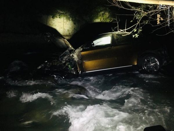 عکس/ سقوط خودرو بی ام و به داخل رودخانه کرج