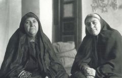 کاری که عمه احمد شاه با قاجاریه کرد کاری که عمه احمد شاه با قاجاریه کرد