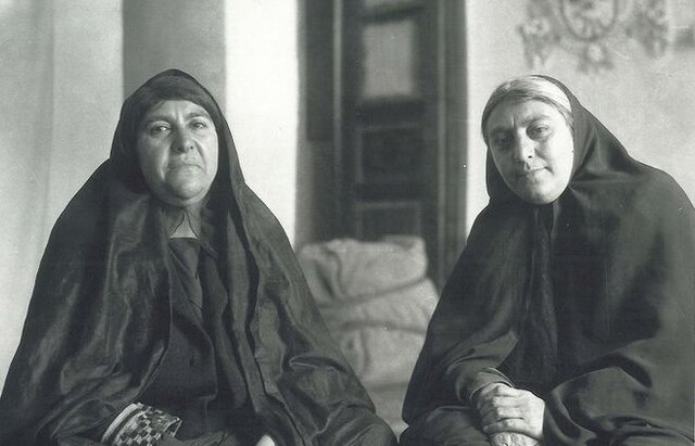 کاری که عمه احمد شاه با قاجاریه کرد کاری که عمه احمد شاه با قاجاریه کرد