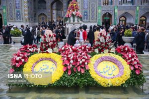 شست‌وشو و پرداخت ضریح مطهر رضوی در آستانه میلاد امام رضا(ع)