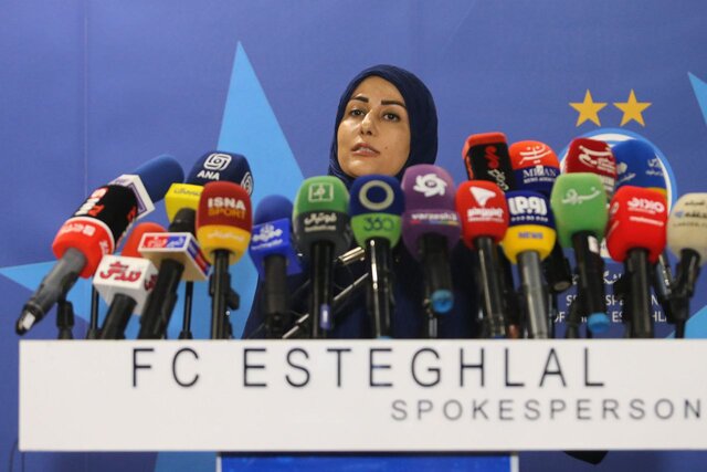 توضیح عجیب سخنگوی استقلال به هواداری از پرسپولیس/ سیما: اگر مشکلی پیش آمد نقدها را می‌پذیرم!