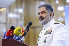 دریادار ایرانی: زیردریایی‌های ایران در آب‌های تنگه هرمز دست به ماشه هستند
