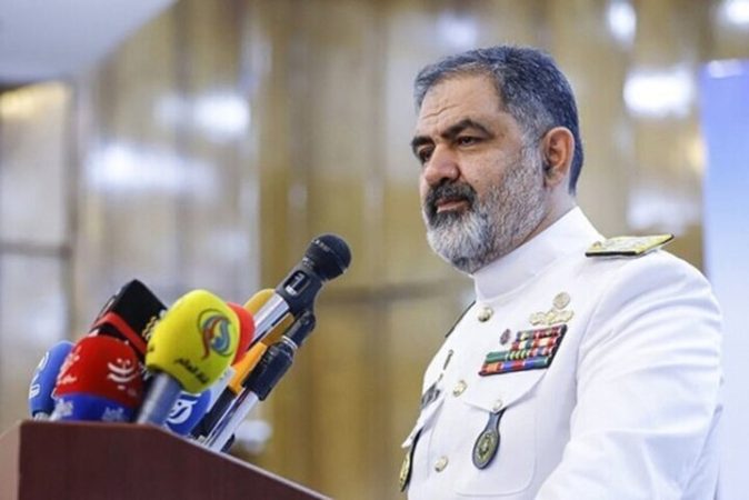 دریادار ایرانی: زیردریایی‌های ایران در آب‌های تنگه هرمز دست به ماشه هستند