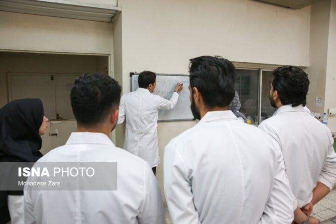 حقوق برخی اساتید جوان از آبدارچی‌ بعضی سازمان‌ها کمتر است