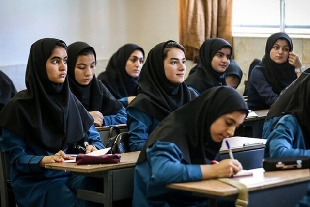 کلیشه‌های دخترانه؛ آموزش چگونه انتخاب‌های دختران را محدود می‌کند؟