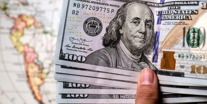 ریزش قیمت دلار با اعلام واریز پول بلوکه شده به حساب بانک‌های ایرانی