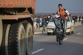 همه چیز درباره دریافت یک روزه گواهینامه موتورسیکلت/۶ میلیون و ۸۰۰ هزار موتورسوار بدون گواهینامه